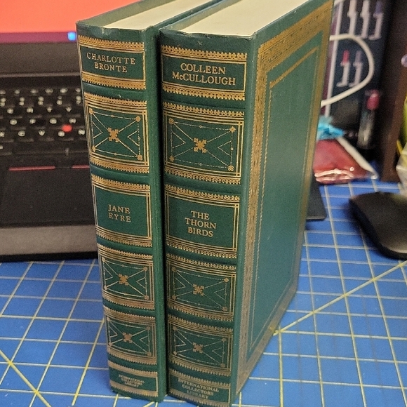 VTG Green Faux Leather Bound Classic Books Set of 2 Jane Eyre & The Thorn Birds - Picture 1 of 5